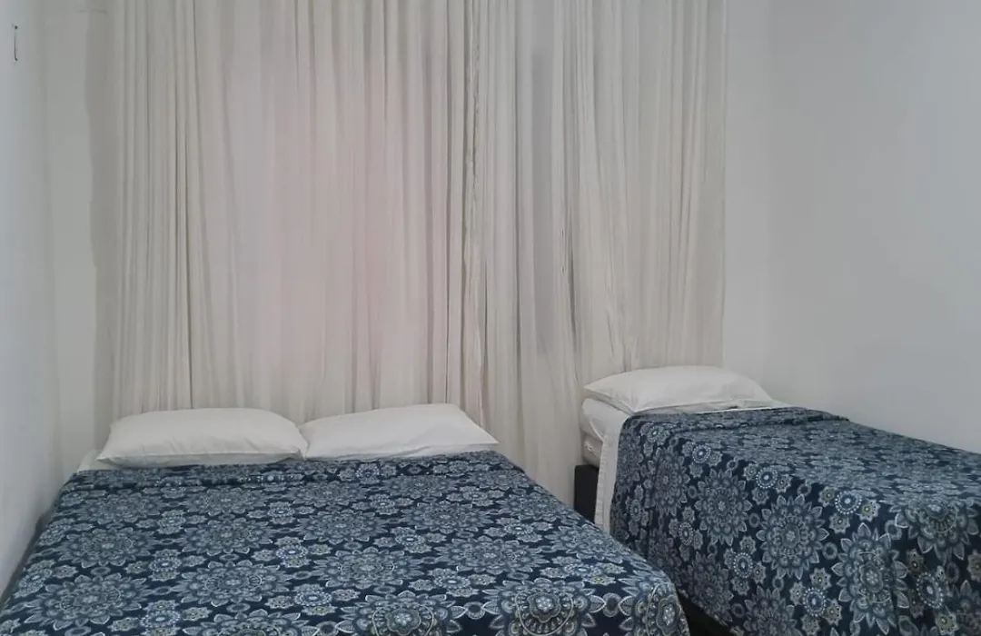 Apto Kampala a 50mt da praia de Pitangueiras - Localização privilegiada no coração do Guarujá 1 minuto da praia!-1