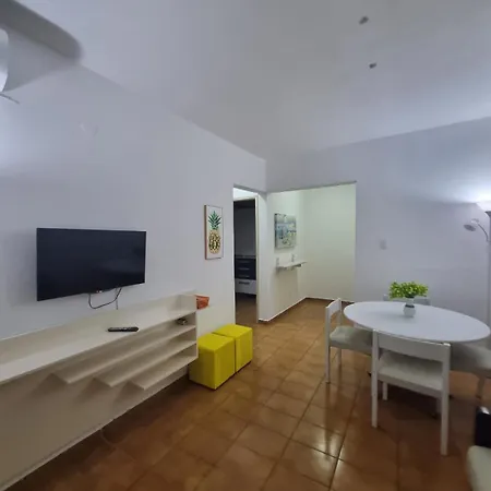 Apto Kampala a 50mt da praia de Pitangueiras - Localização privilegiada no coração do Guarujá 1 minuto da praia!-3